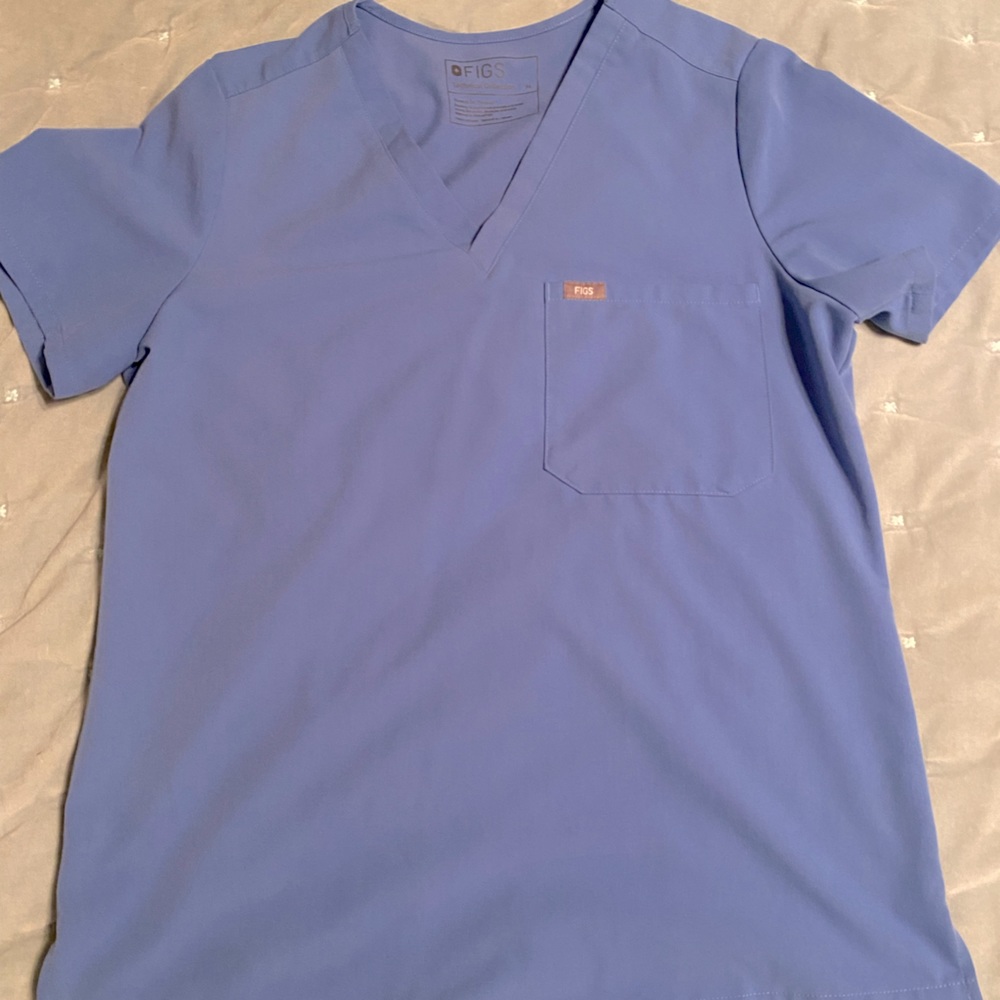 FIGS 1 pocket Scrub Top EUC